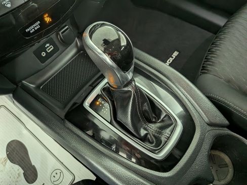 Used 2019 Nissan Rogue S image 27