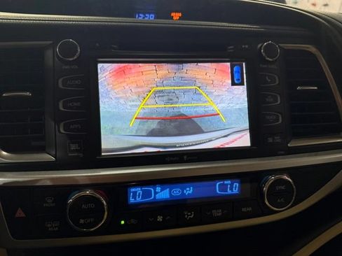 Used 2015 Toyota Highlander Limited w/ Driver Technology Package AWD/4WD image 35