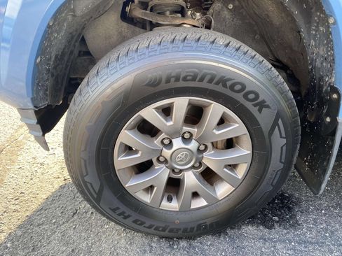 Used 2019 Toyota Tacoma SR5 RWD image 8