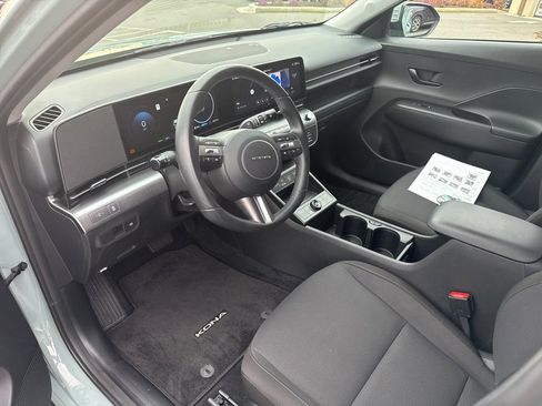 Certified 2025 Hyundai Kona SEL image 10