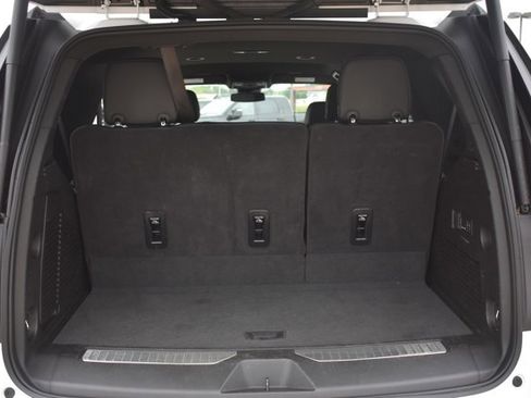 Used 2025 GMC Yukon Denali RWD image 19