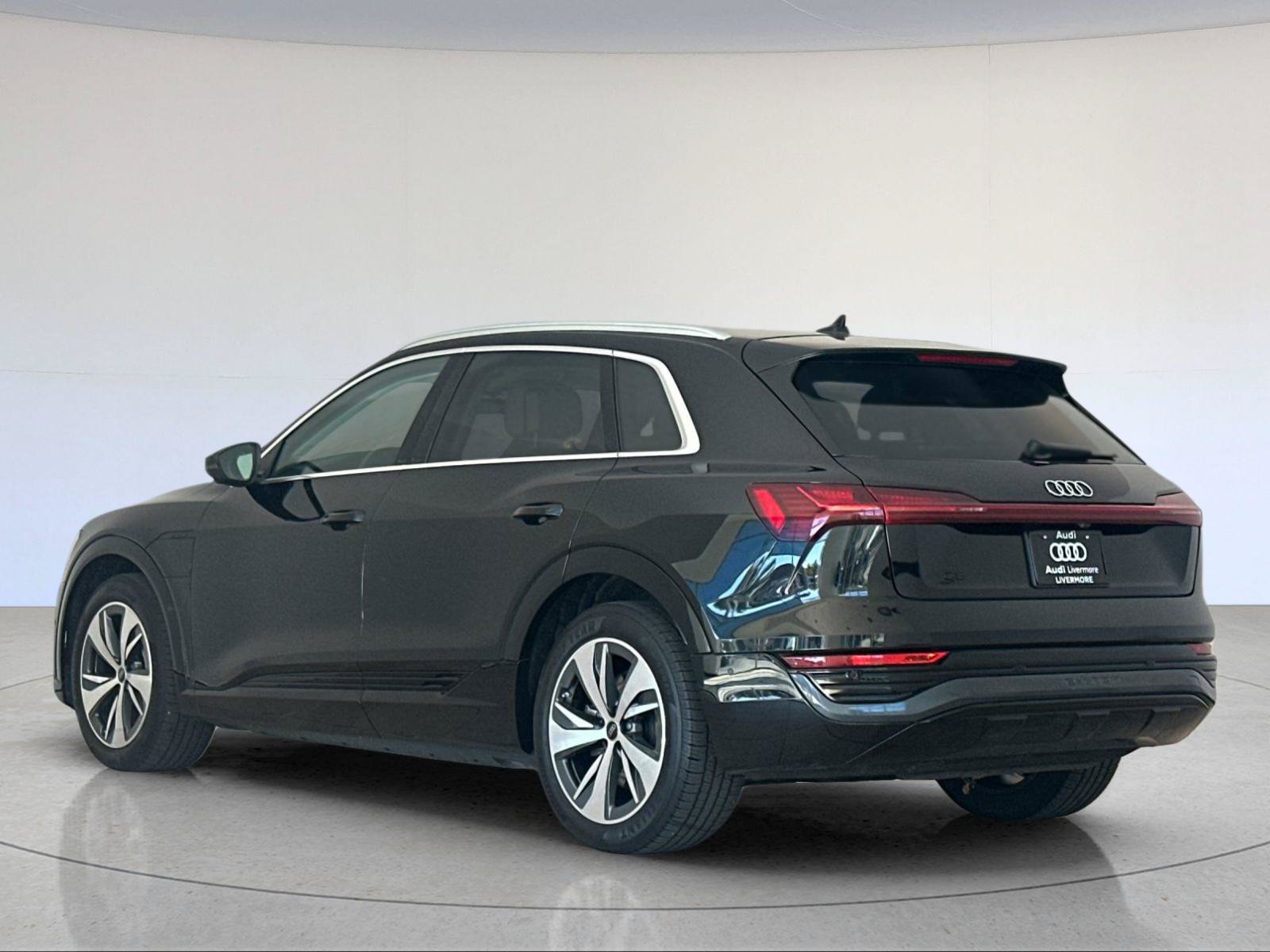 Used 2024 Audi Q8 e-tron Premium Plus w/ Premium Plus Package AWD/4WD image 4