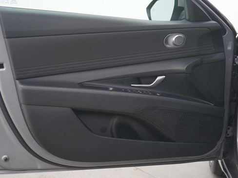 Used 2025 Hyundai Elantra SEL image 19