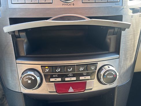 Used 2010 Subaru Outback 2.5i Premium image 28