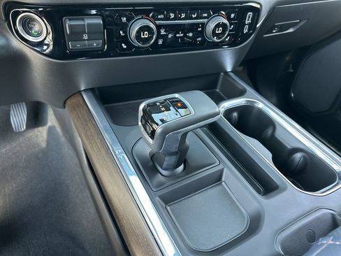 Used 2023 Chevrolet Silverado 1500 High Country w/ Technology Package AWD/4WD image 16