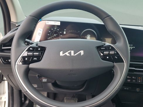 New 2026 Kia Niro Wind FWD image 17