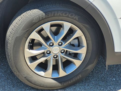 Used 2020 Hyundai Santa Fe SEL FWD image 3