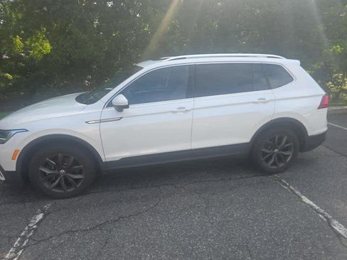 Used 2023 Volkswagen Tiguan SE AWD/4WD image 4
