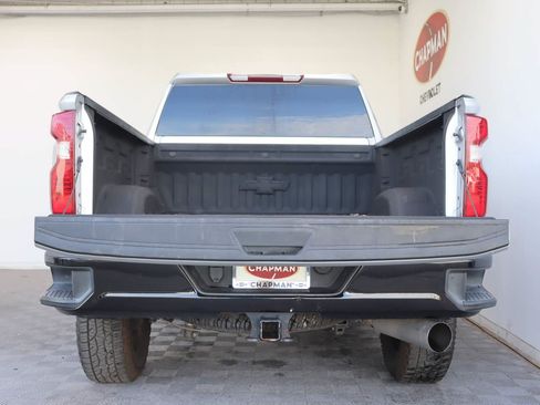 Used 2022 Chevrolet Silverado 2500 Custom w/ Custom Value Package AWD/4WD image 5