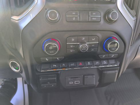 Used 2020 Chevrolet Silverado 1500 LTZ image 23