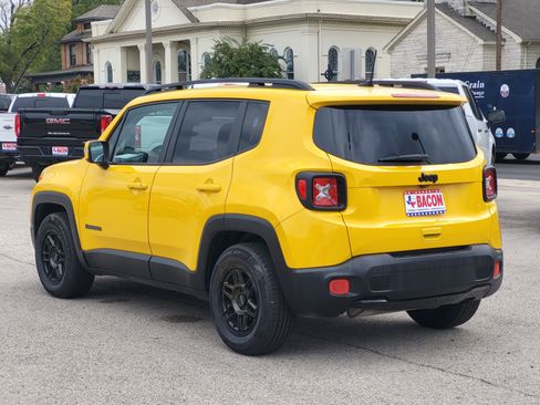 Used 2018 Jeep Renegade Altitude image 4