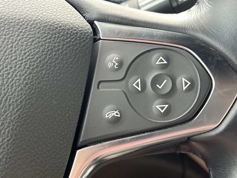Used 2022 Chevrolet Traverse LT FWD image 23