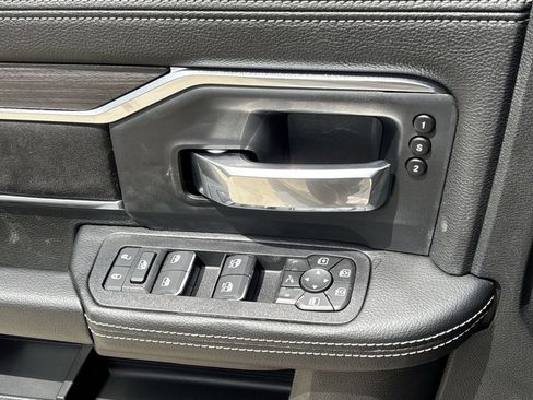 New 2026 RAM 2500 Laramie AWD/4WD image 16