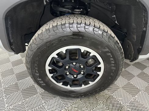 Used 2025 Toyota Tacoma TRD Off-Road image 11