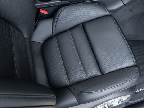 Certified 2026 Porsche Macan AWD/4WD image 46