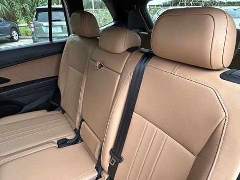 Certified 2023 Volkswagen Tiguan SE FWD image 44