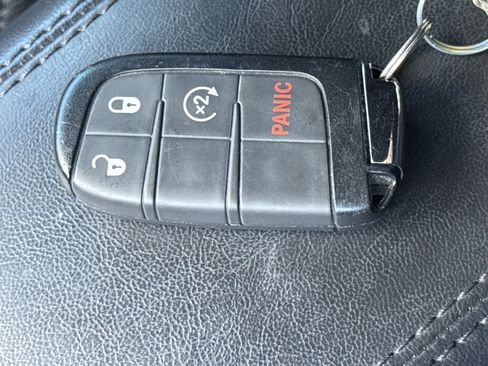 Used 2023 Jeep Compass Latitude AWD/4WD image 32
