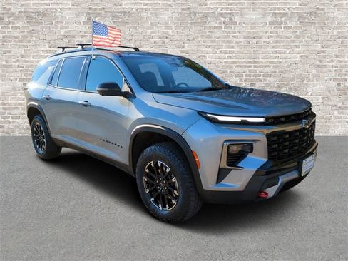 Used 2024 Chevrolet Traverse Z71 image 1