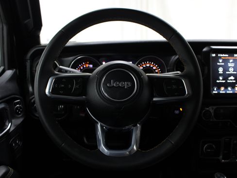 Used 2023 Jeep Gladiator Overland AWD/4WD image 13