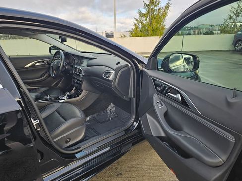 Used 2018 INFINITI QX30 w/ Cargo Package image 20