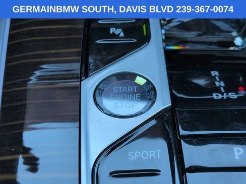 Used 2025 BMW X7 M60i AWD/4WD image 32