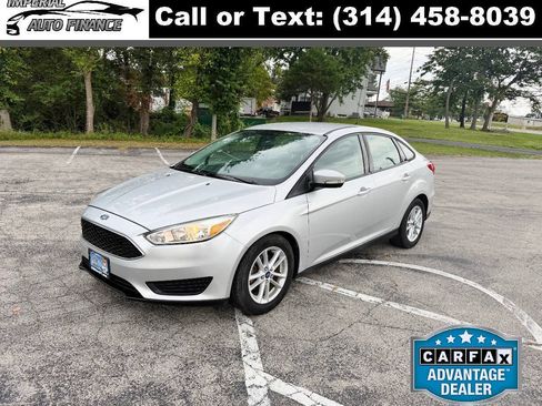 Used 2015 Ford Focus SE FWD image 1