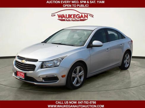 Used 2015 Chevrolet Cruze LT FWD image 1
