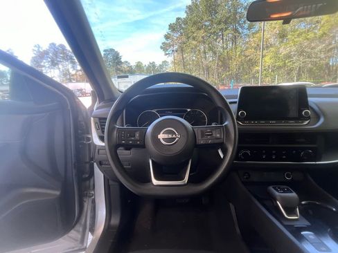 Used 2024 Nissan Rogue S image 9