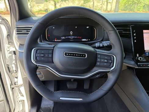 Used 2024 Jeep Wagoneer L Series III w/ Flexible Seating Group AWD/4WD image 14