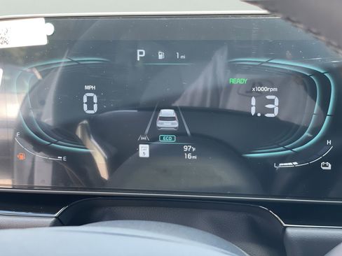 Used 2025 Kia Niro FWD image 32