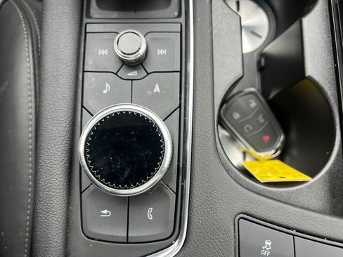 Used 2025 Cadillac XT6 Premium Luxury image 32