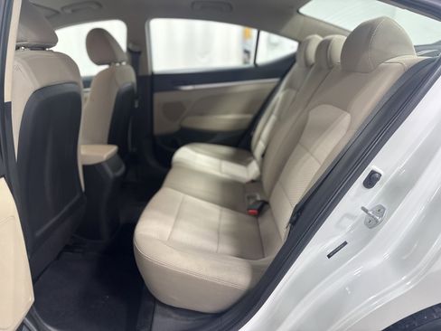 Used 2019 Hyundai Elantra SE image 25