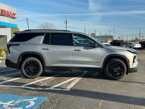 New 2026 Chevrolet Traverse LT w/ Enhanced Driving Package image 4