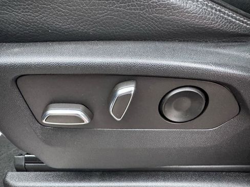 Used 2022 GMC Yukon Denali w/ Denali Premium Package image 15