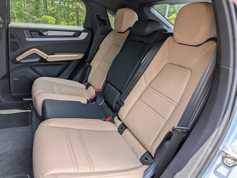 Certified 2025 Porsche Cayenne Coupe AWD/4WD image 19
