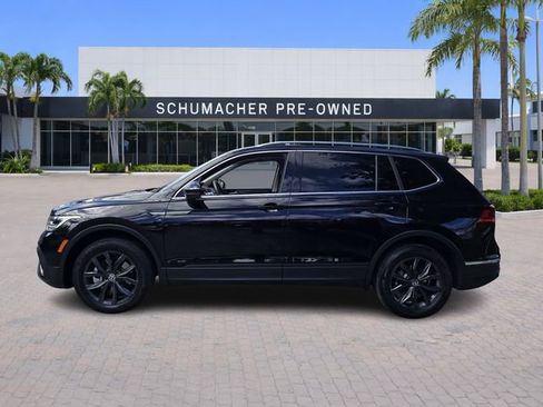 Used 2024 Volkswagen Tiguan SE w/ Panoramic Sunroof Package image 4