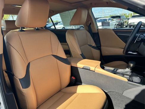 Used 2025 Lexus ES 350 w/ Premium Package image 16