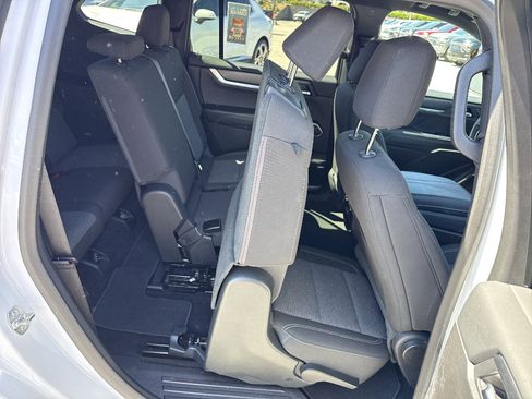 Used 2025 GMC Acadia Elevation FWD image 31