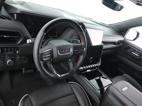 Used 2025 GMC Yukon AT4 Ultimate AWD/4WD image 18