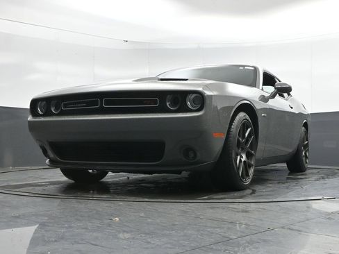 Used 2017 Dodge Challenger R/T image 42