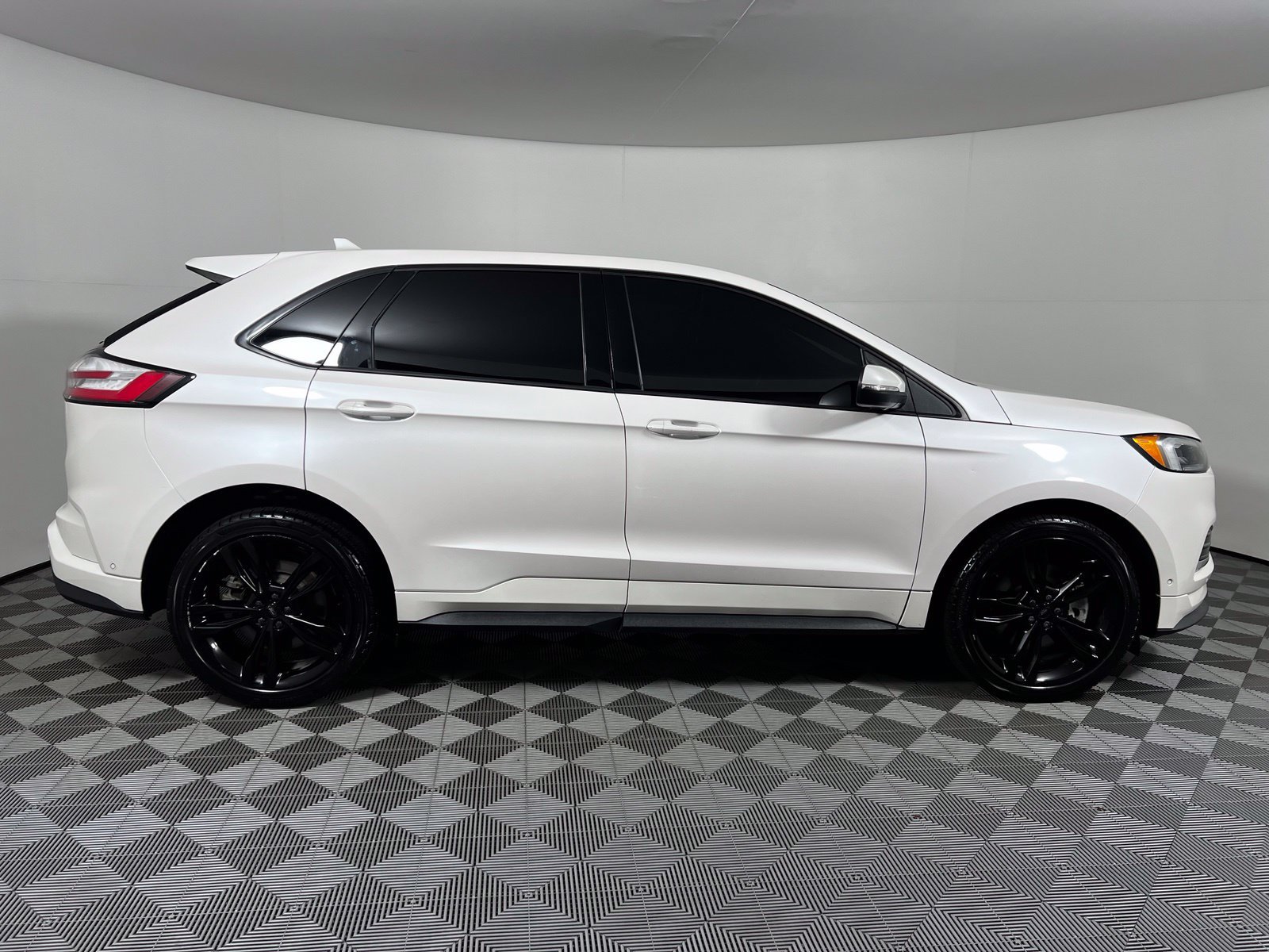 Used 2019 Ford Edge ST w/ Equipment Group 401A AWD/4WD image 4