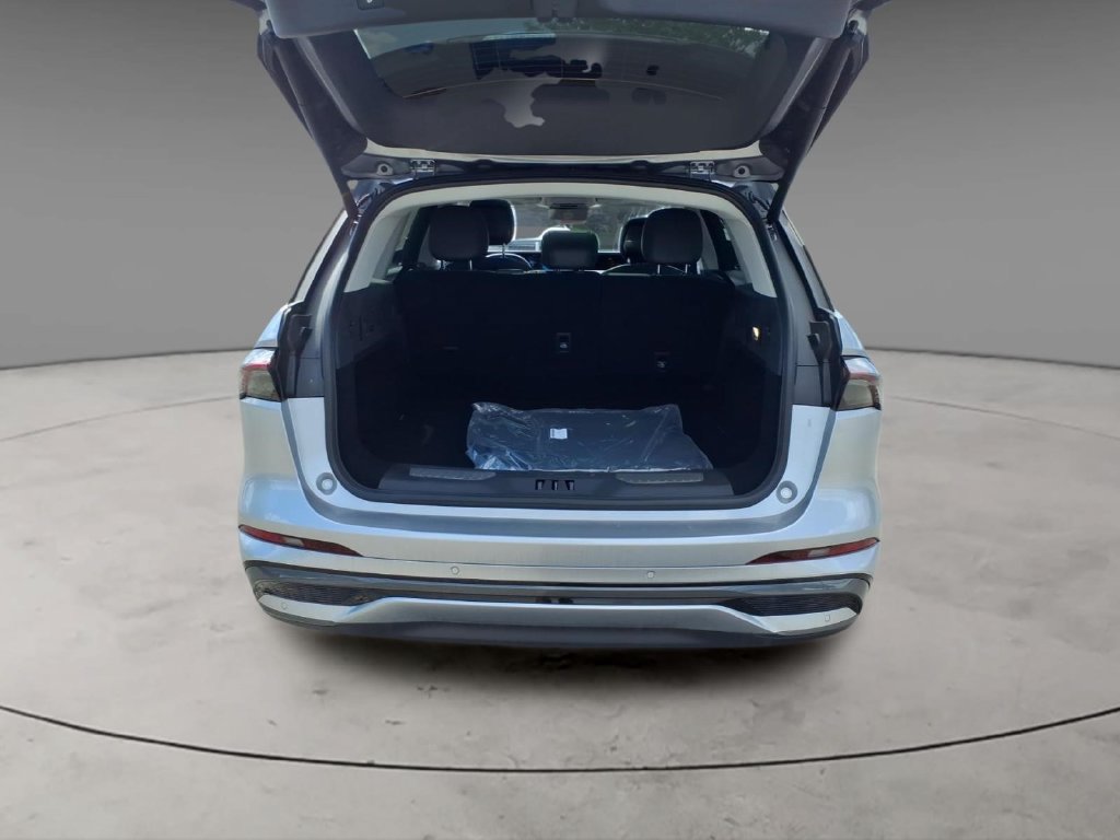 New 2026 Lincoln Nautilus Reserve w/ Jet Appearance Package AWD/4WD image 8