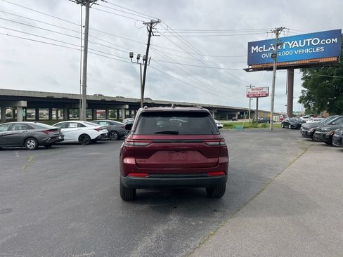 Used 2024 Jeep Grand Cherokee Altitude AWD/4WD image 7