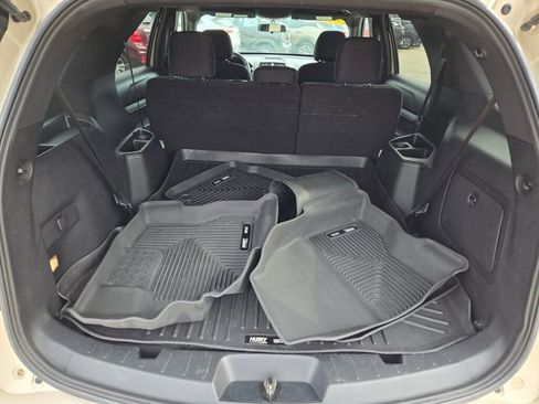 Used 2017 Ford Explorer XLT image 15