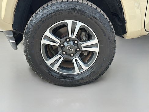 Used 2019 Toyota Tacoma TRD Sport RWD image 38