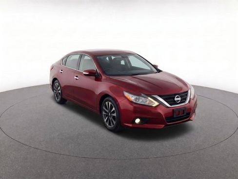 Used 2017 Nissan Altima 2.5 SV w/ Convenience Package FWD image 3