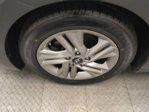 Used 2020 Hyundai Elantra SEL FWD image 31