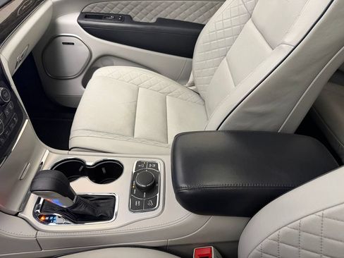 Used 2019 Jeep Grand Cherokee Summit AWD/4WD image 16