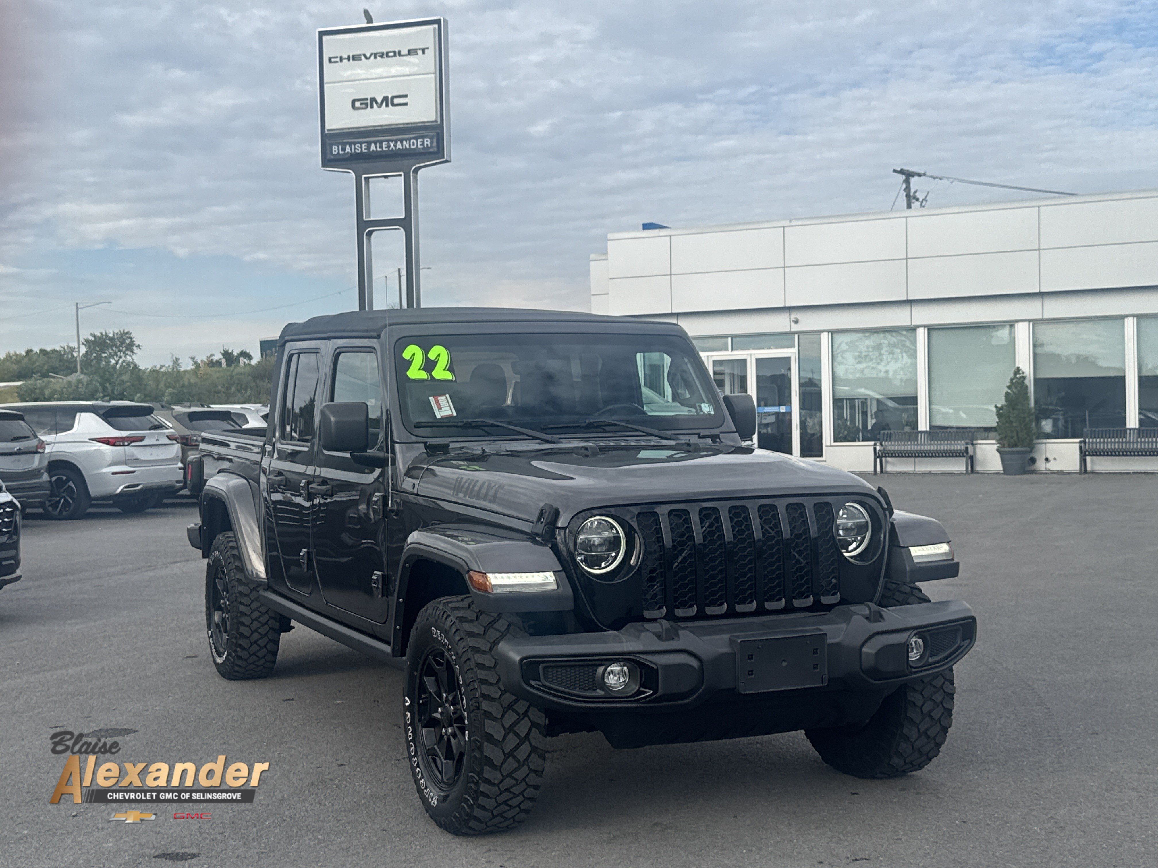 Used 2022 Jeep Gladiator Sport AWD/4WD image 1