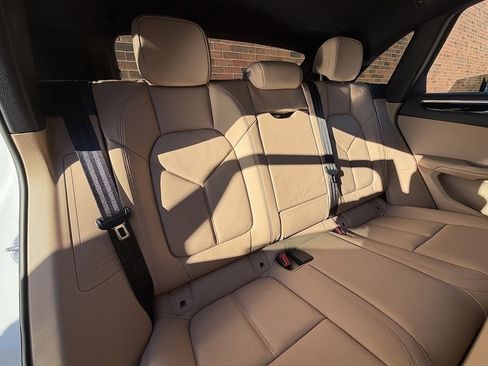 Certified 2025 Porsche Macan image 20